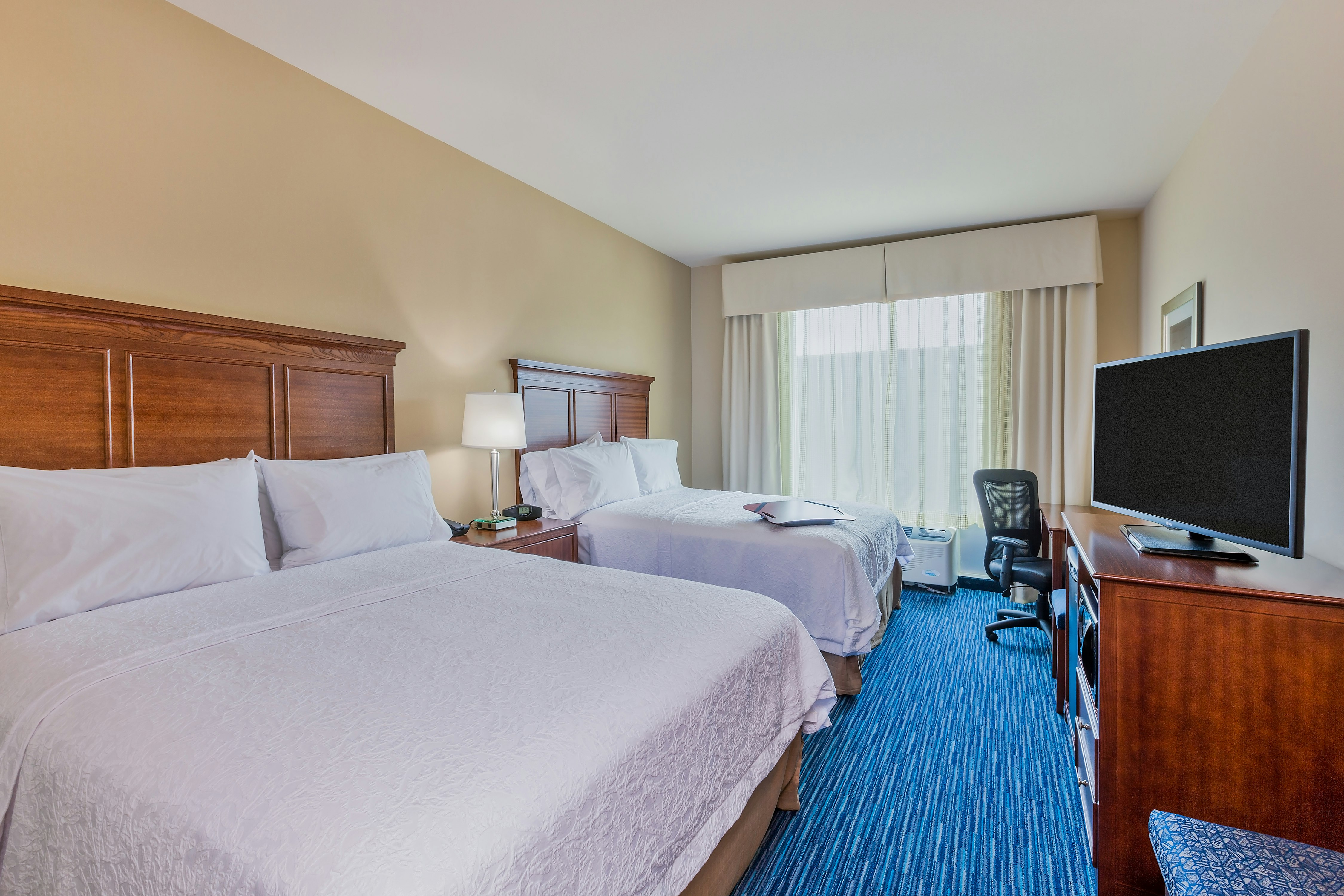 Room, 2 Queen Beds, Water View