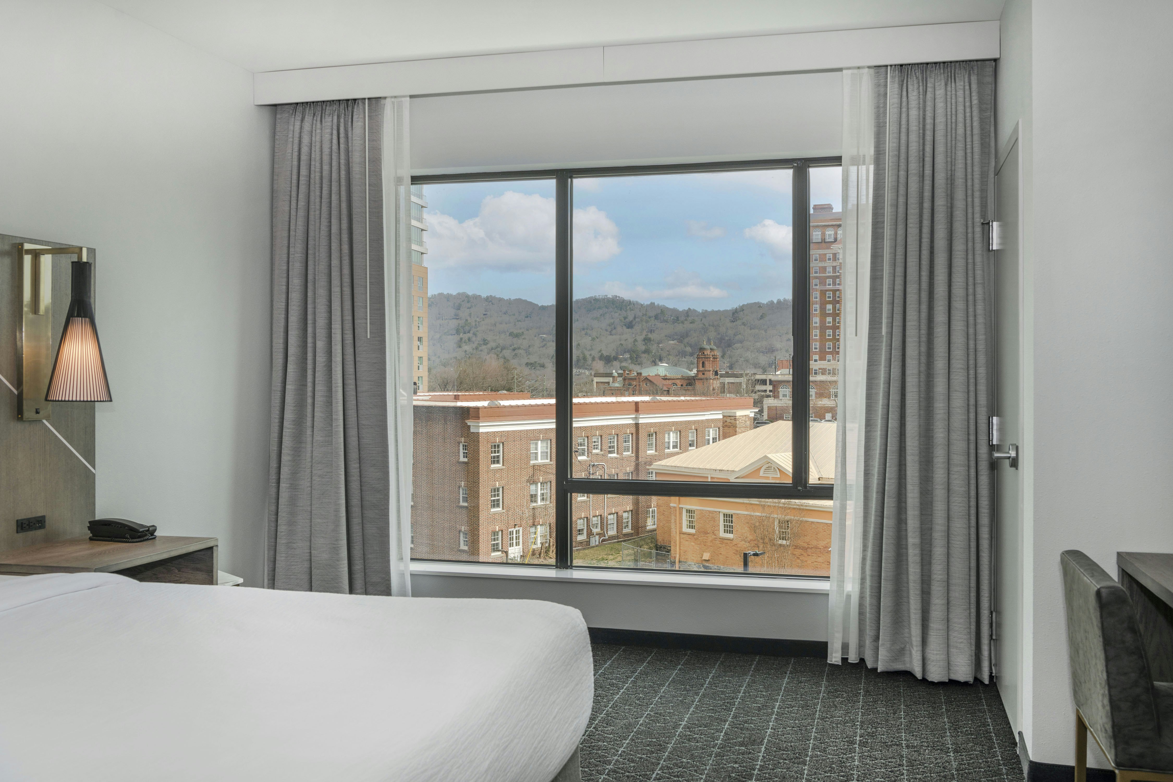 2 ROOMS, SUITE, KING BED, CITY VIEW