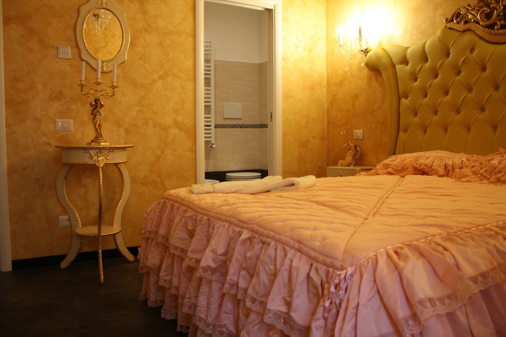 Pope's Suites 26/50
