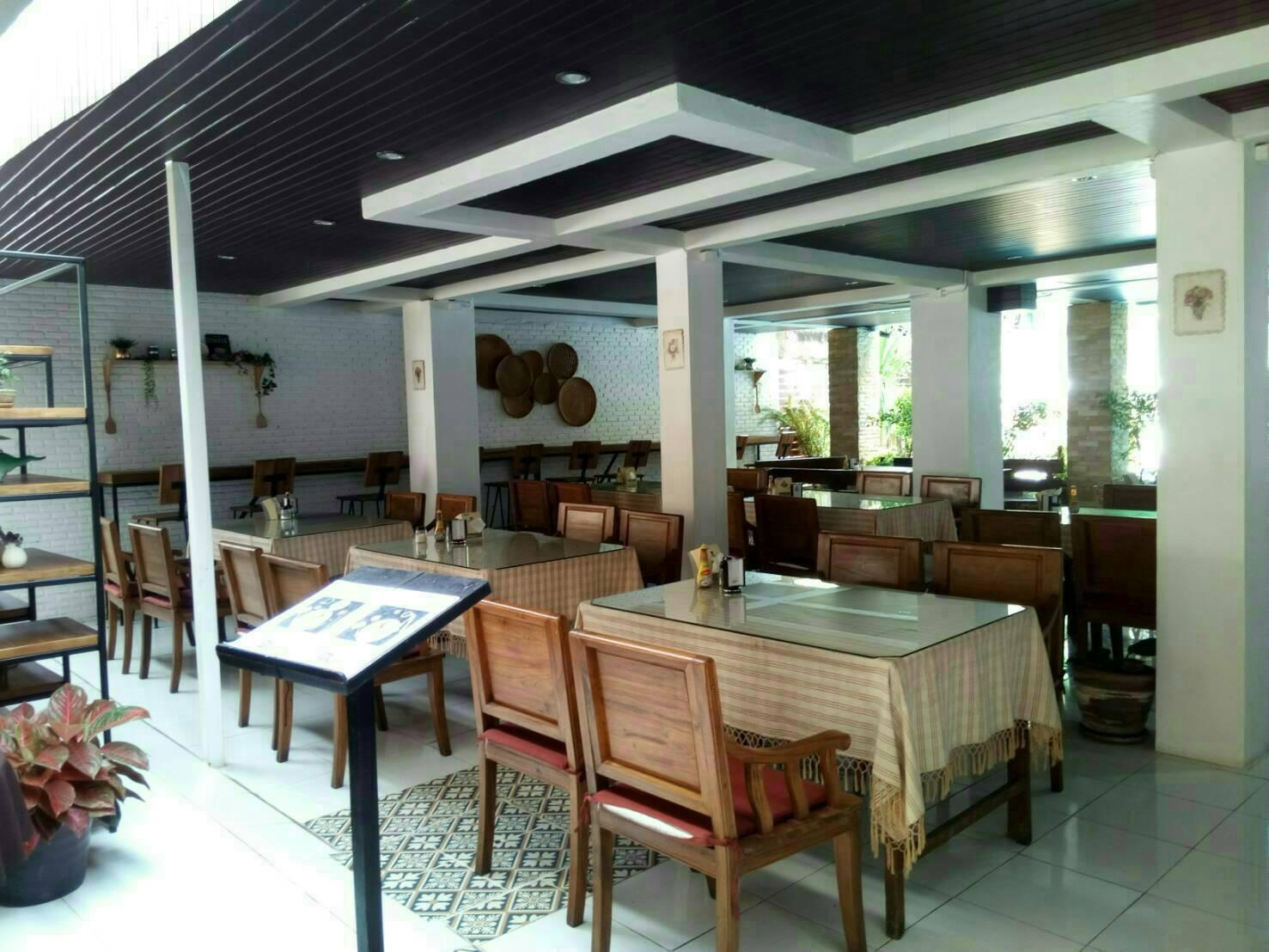 Thana Hotel 35/41