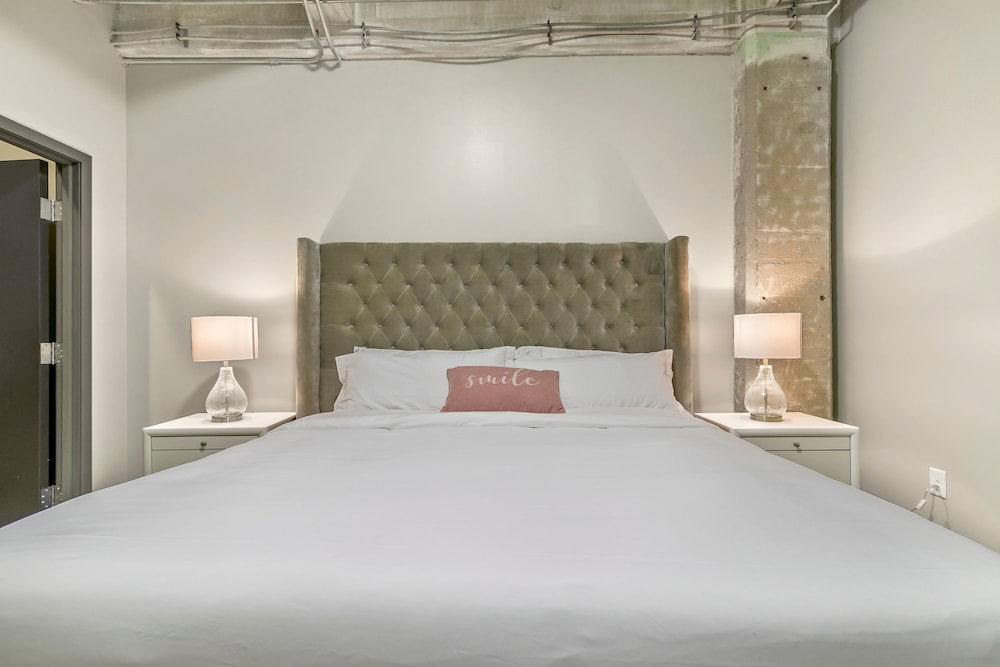 2 BEDROOMS, ROMANTIC, APARTMENT, CITY VIEW, EXECUTIVE LEVEL