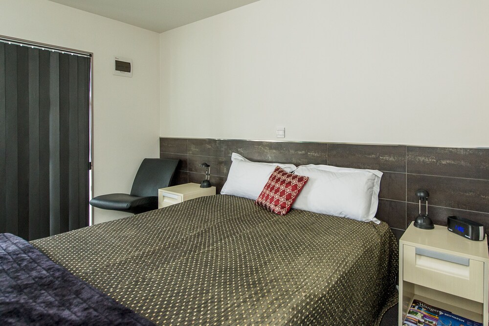 151 On London Motel 9/42
