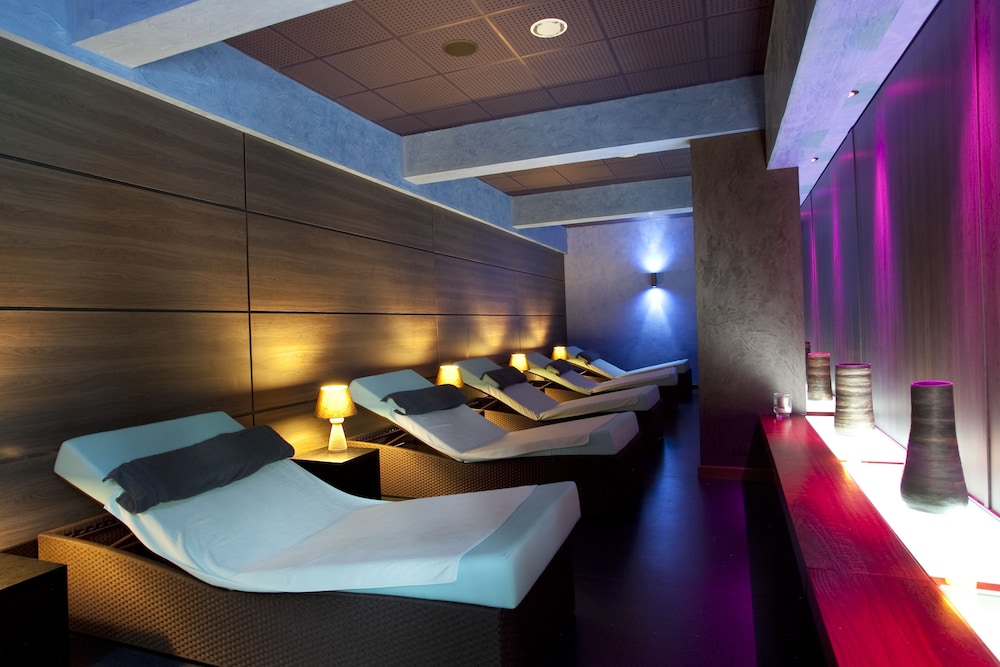 Mahogany Hotel Residence & Spa 25/67
