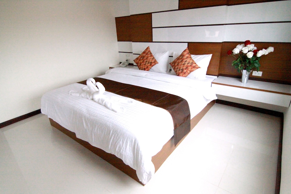 Ttt Hotel 11/48