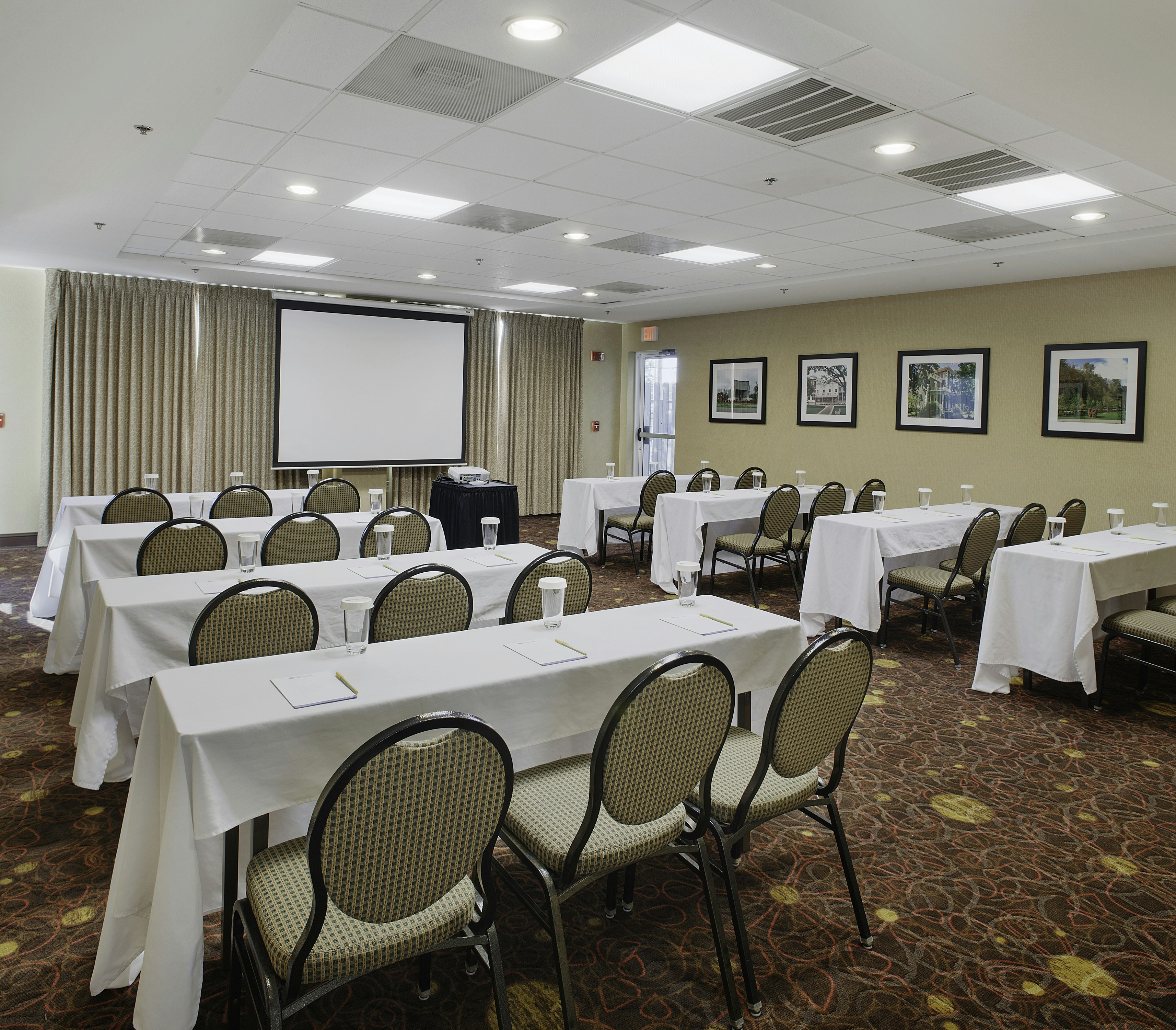 Hilton Garden Inn Bentonville Hotel 55/62