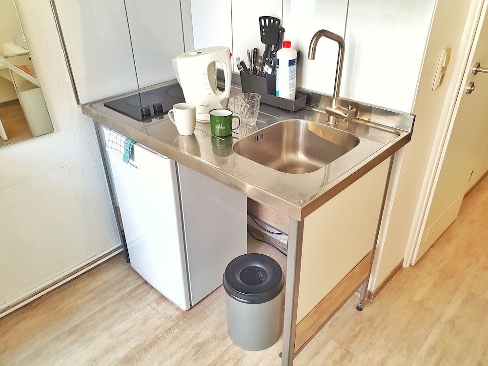 B & L Hostel 4/50