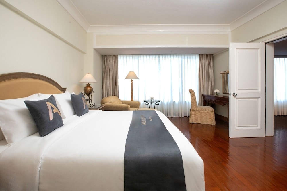 AMBASSADOR SUITE