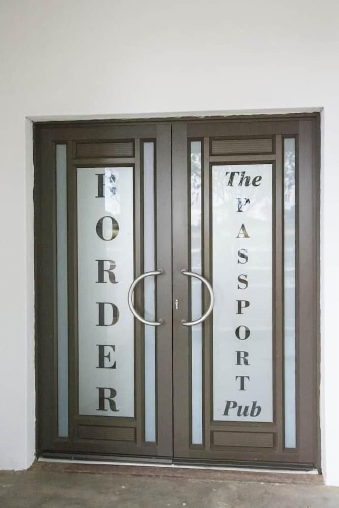 Border Hotel 23/48