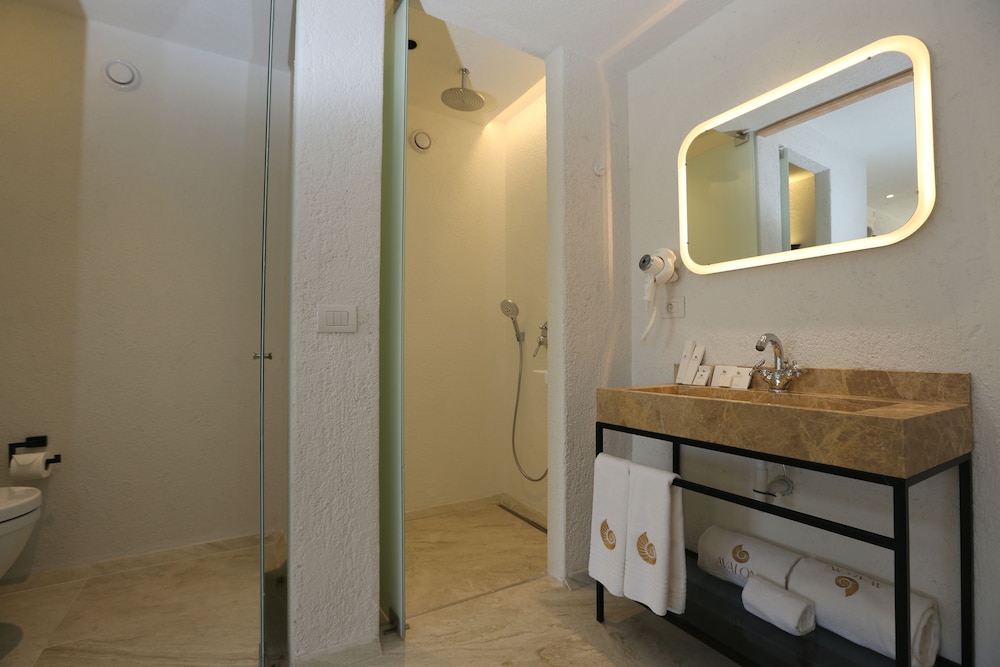 Avalon Boutique Hotel & Suites 59/59