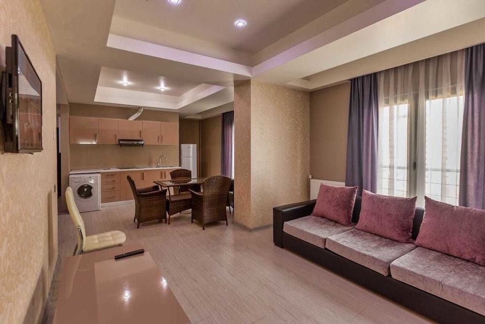Hotel Diplomat Suites 28/44