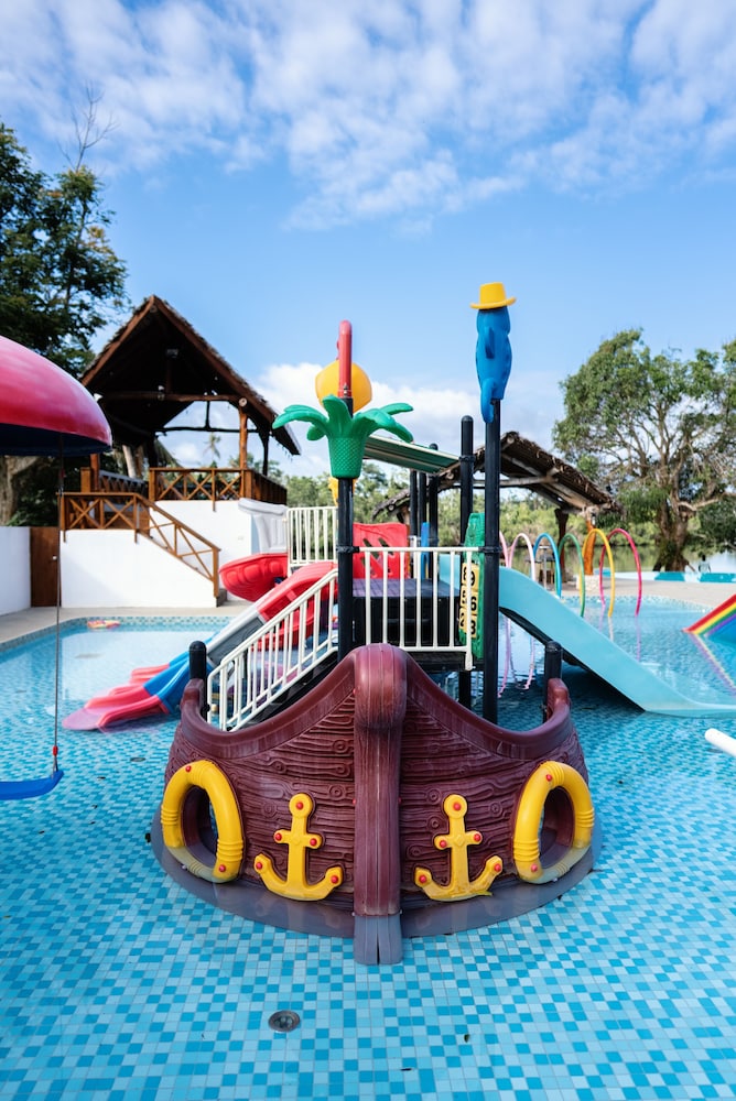 Cocomo Resort 39/50