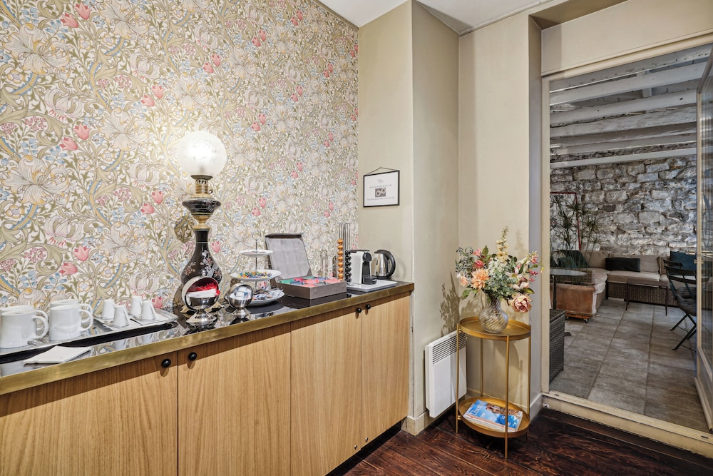 Hotel De Sevres 4/45
