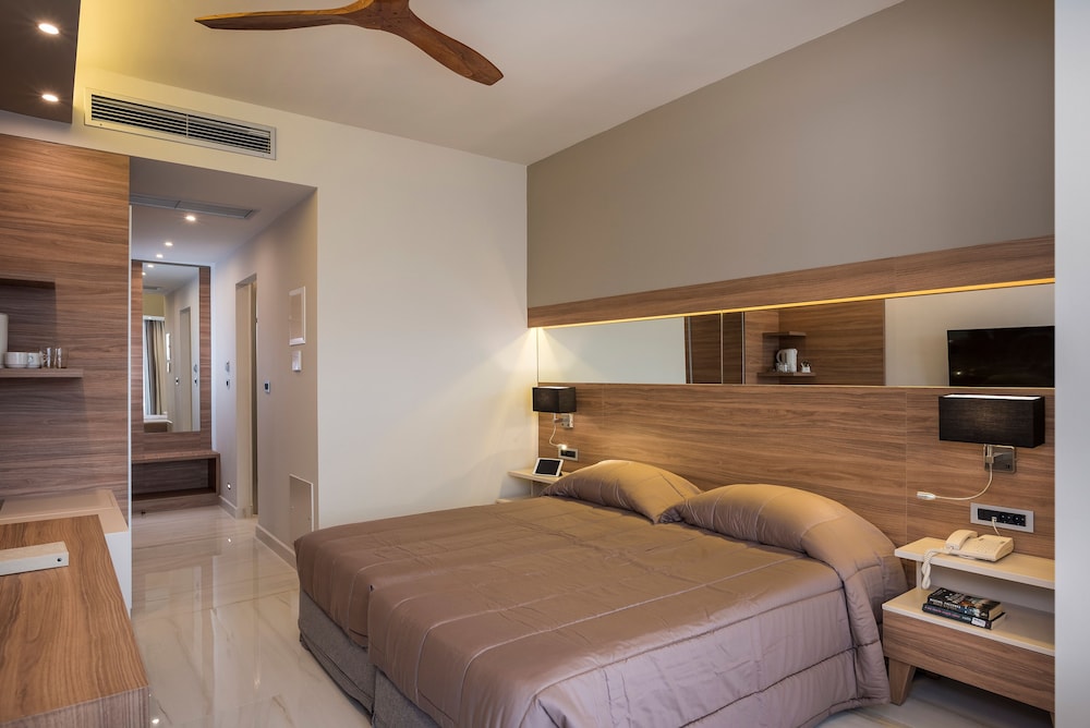 Atrion Resort Hotel 13/45