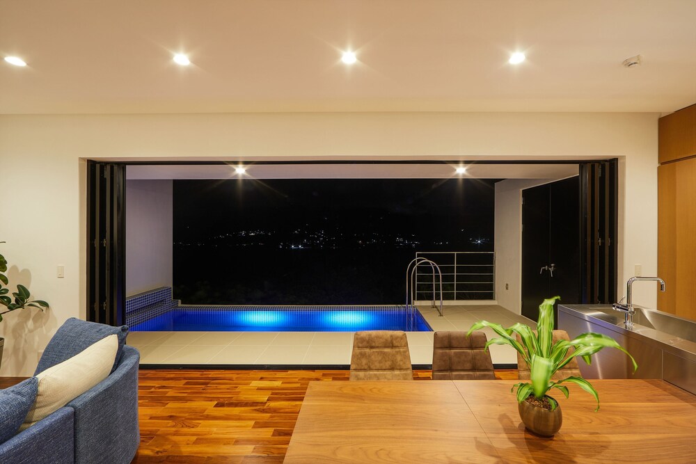 E Horizon Resort Condominium Sesoko 11/50