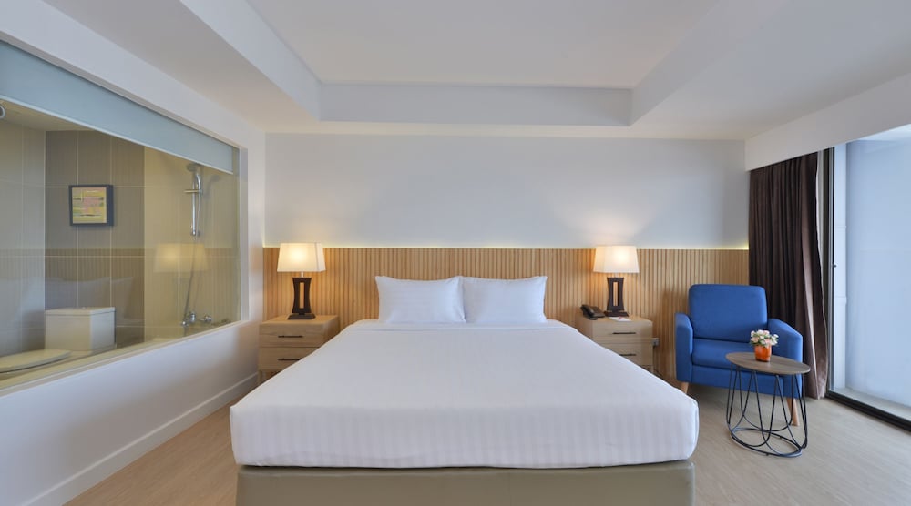 PREMIER, DELUXE, OCEAN VIEW