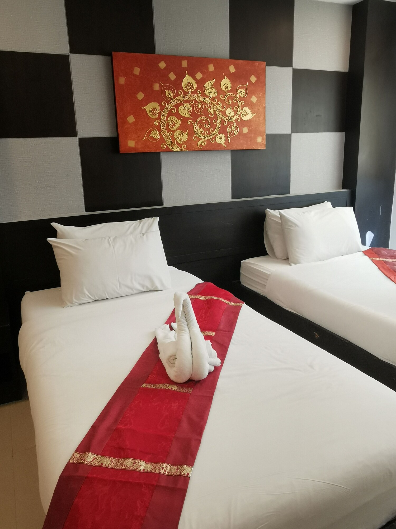 DELUXE, TWIN BEDS