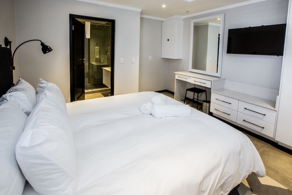 2 BEDROOMS, GARDEN, APARTMENT