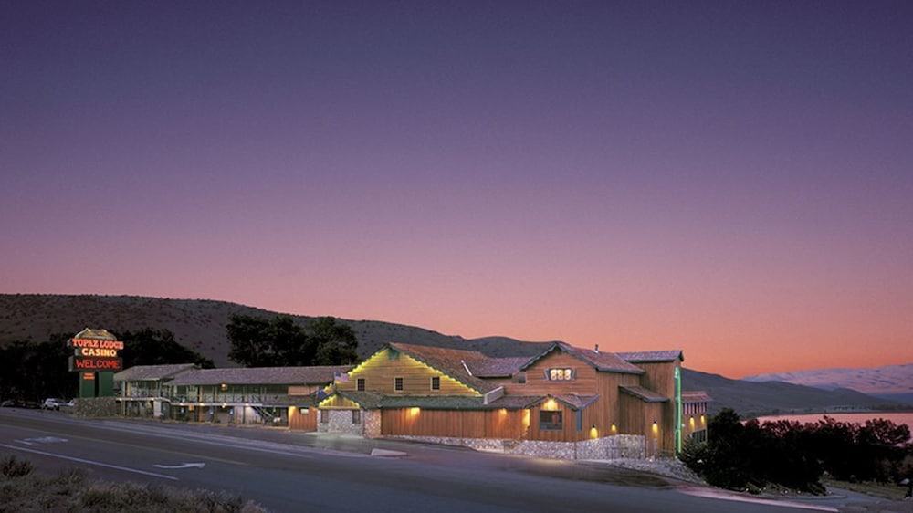 Topaz Lodge 3/58