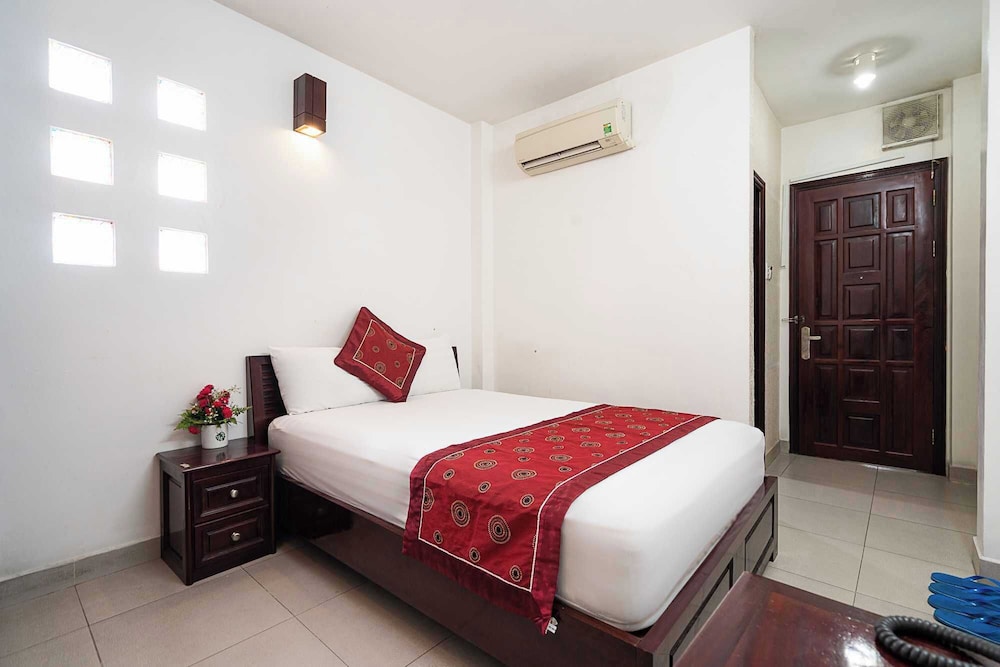 Collection O Dinh Dinh Hotel - Near Tan Son Nhat Airport 38/51