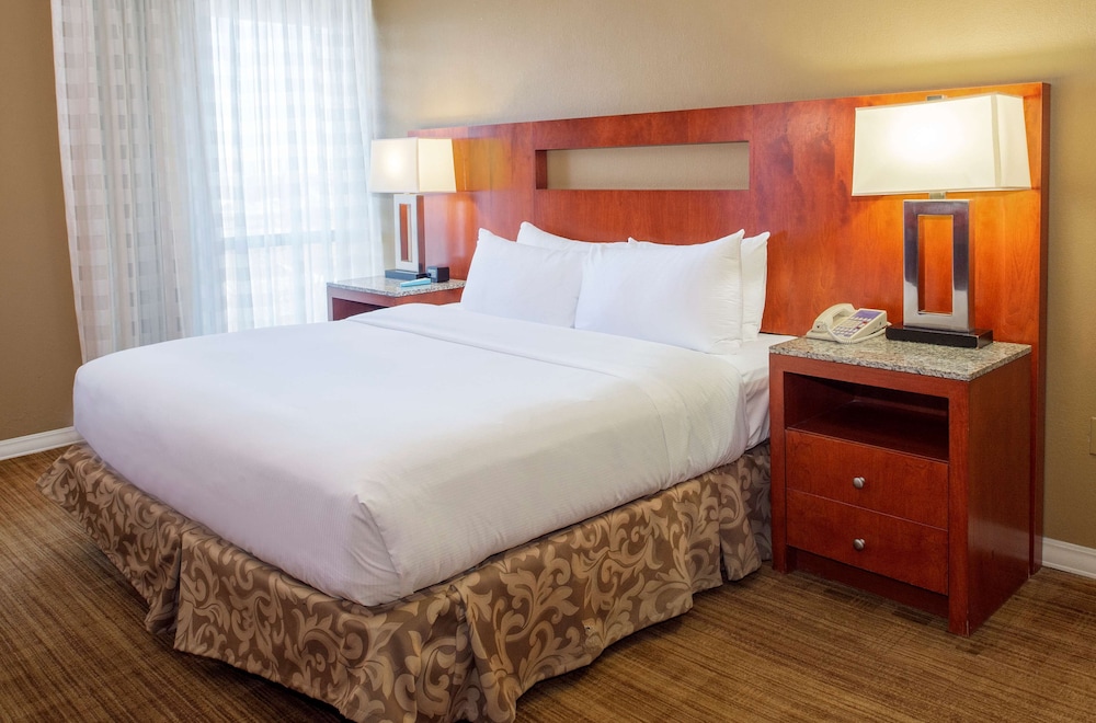 Hilton St. Louis Airport 18/58