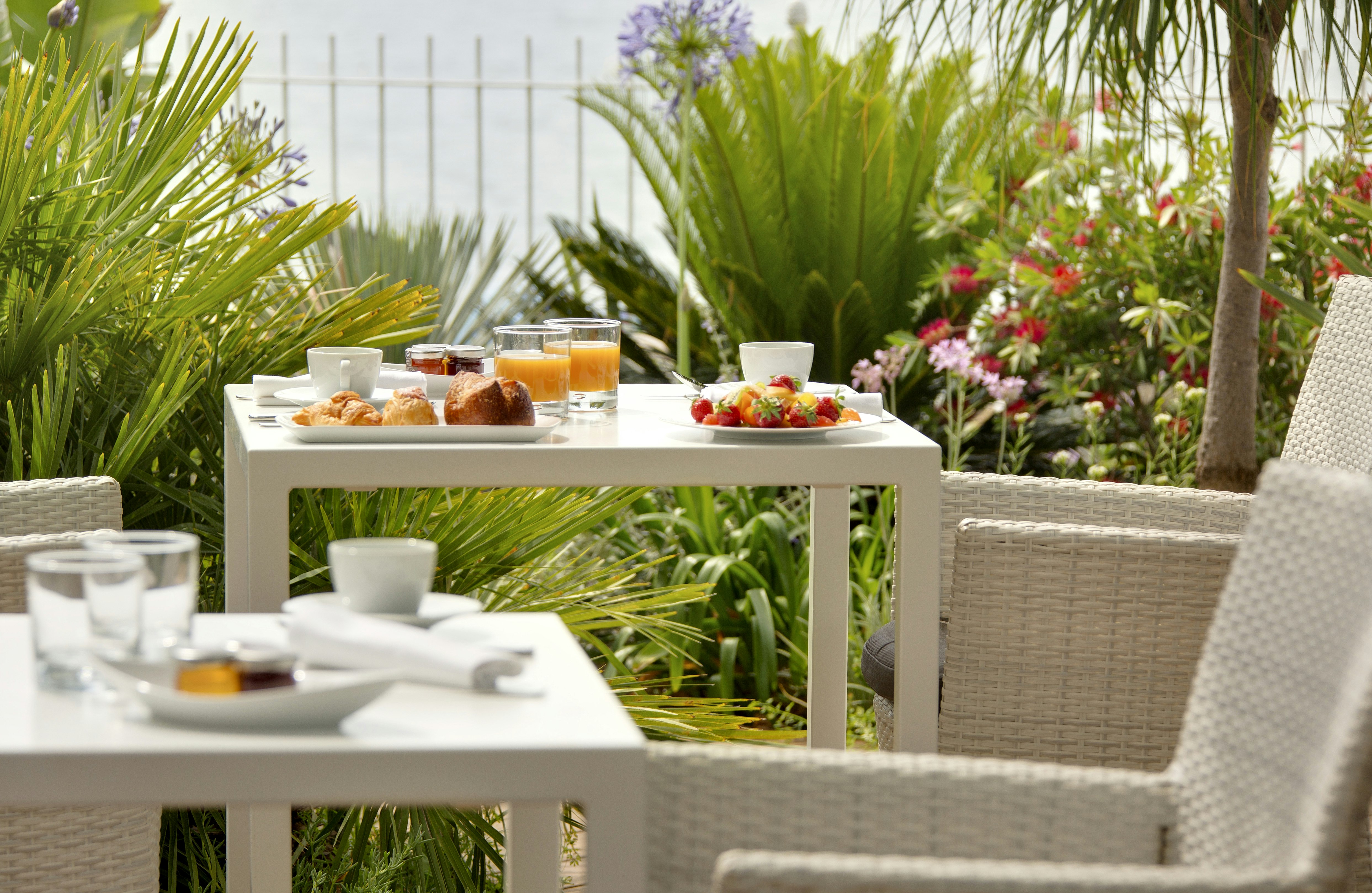 GRAND HOTEL DES SABLETTES PLAGE, CURIO COLLECTION BY HILTON 32/45