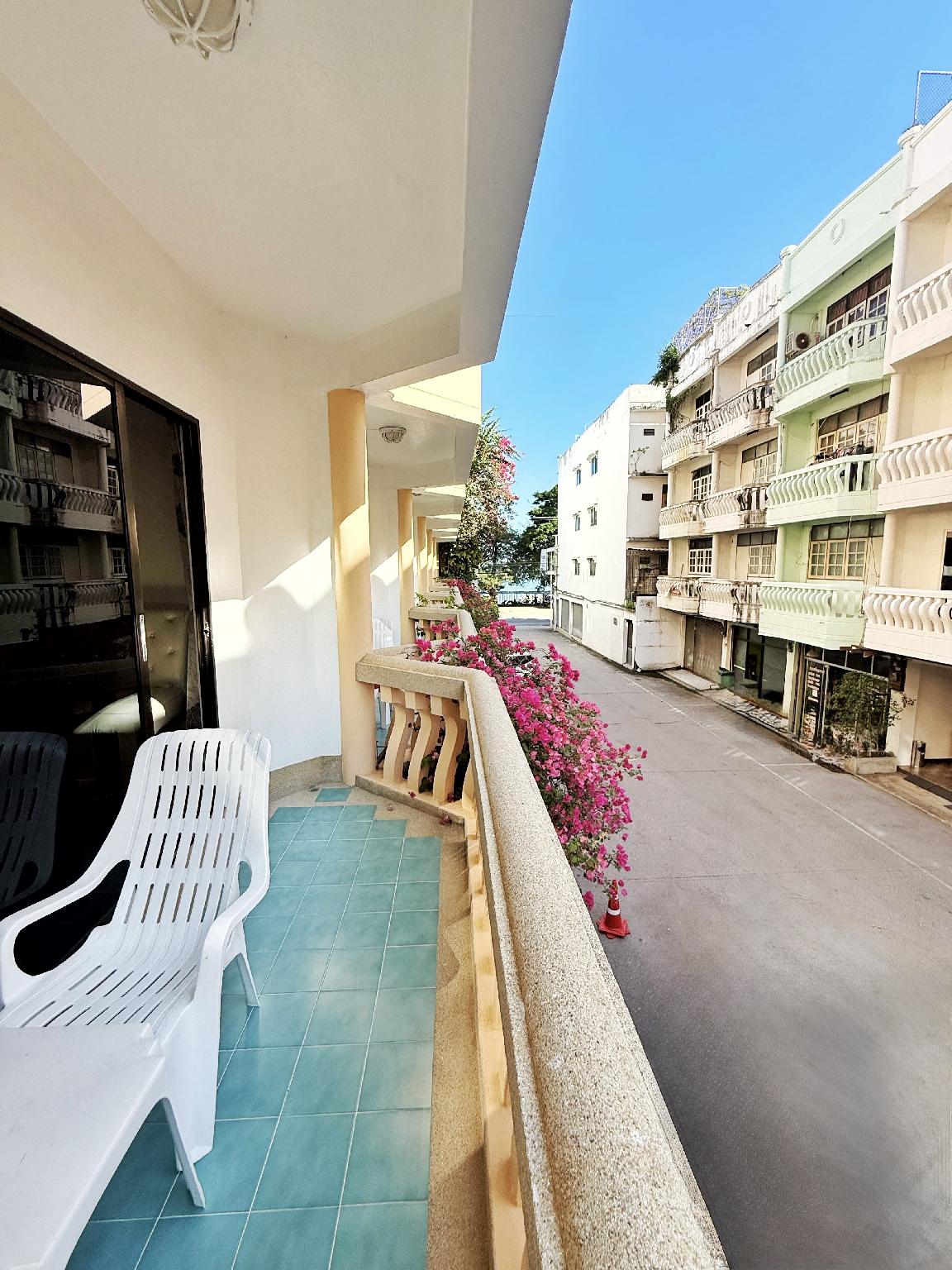 THE PAISIRI HOTEL 46/47