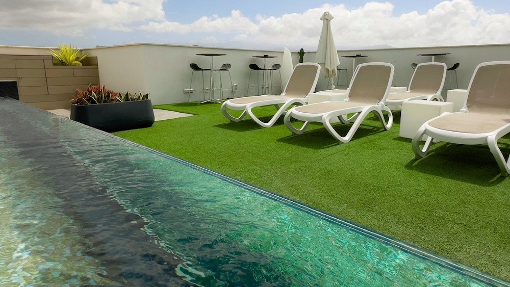 BLUESEA Design Plus Bex Hotel 64/67