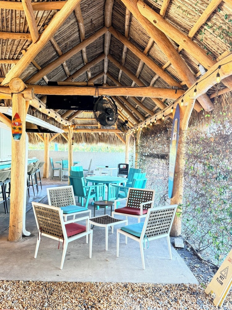 Lantern Inn & Suites 45/63