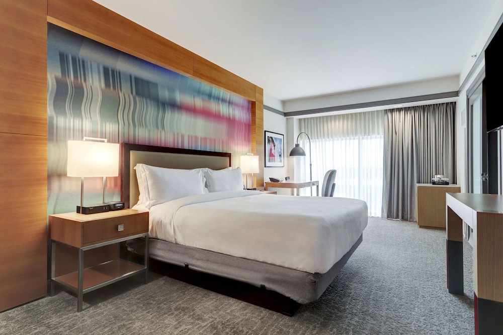 ROOM, KING BED