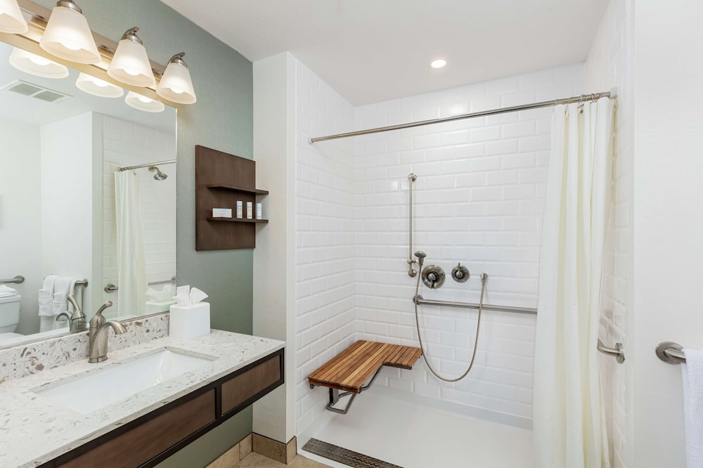 Hilton Garden Inn Davis Downtown 13/40