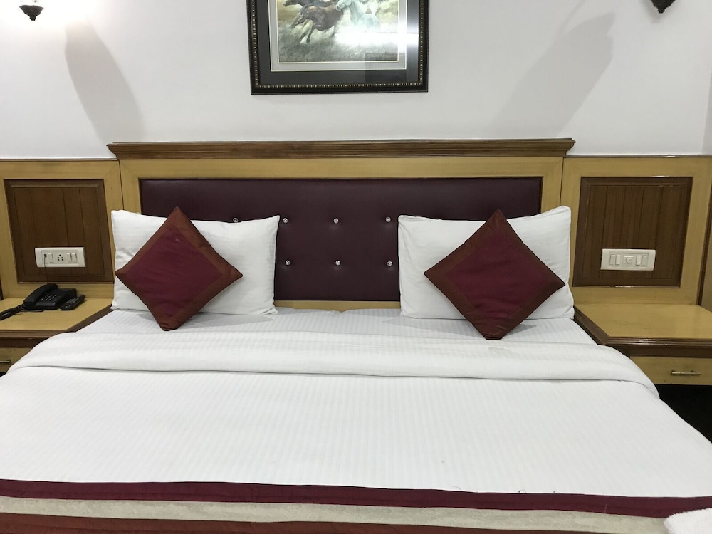 HOTEL TJS ROYALE 31/44