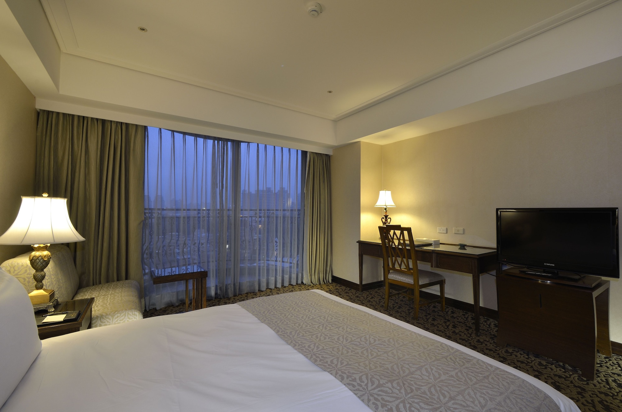 DELUXE, DOUBLE BED