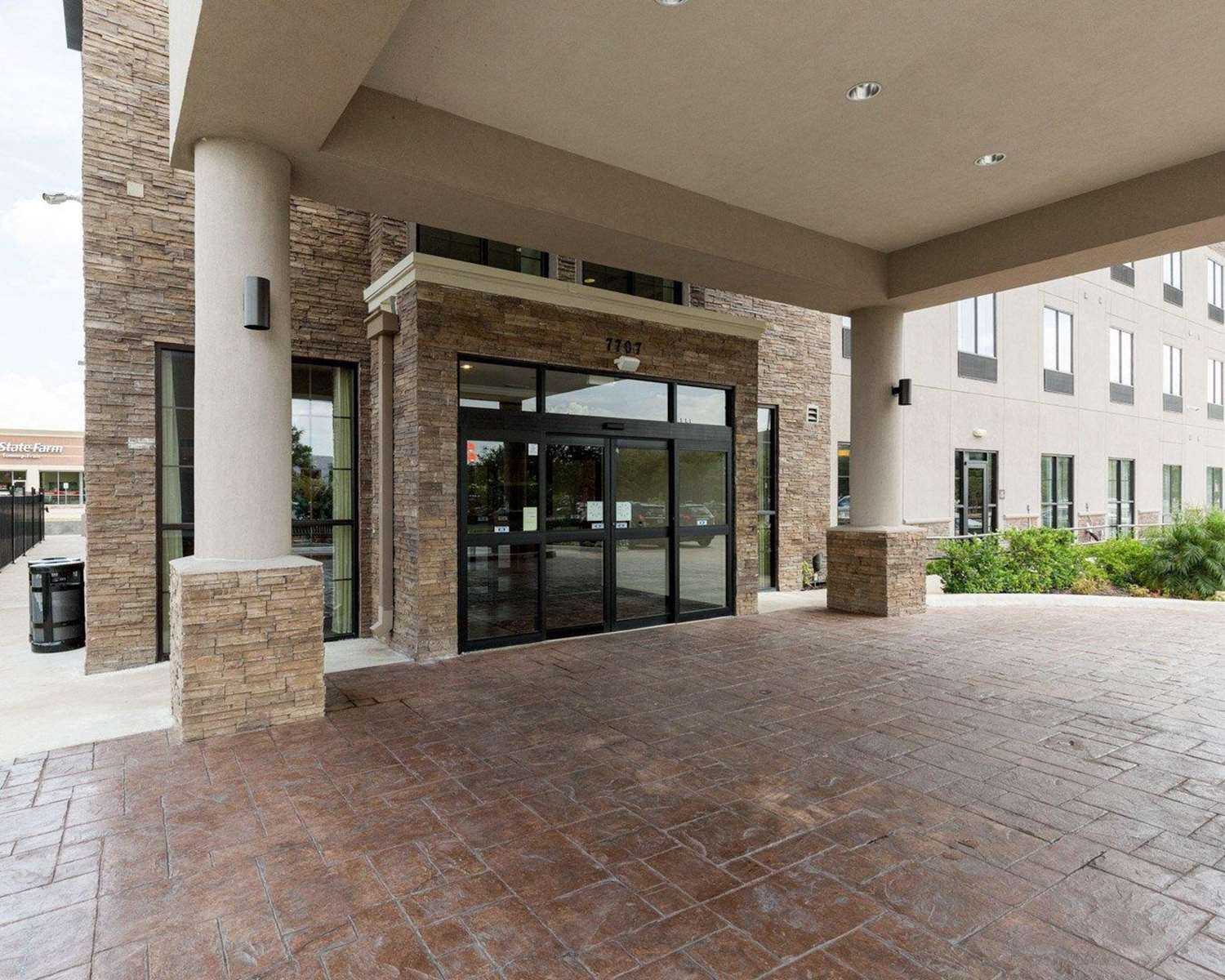 Comfort Suites near Westchase on Beltway 8 44/46