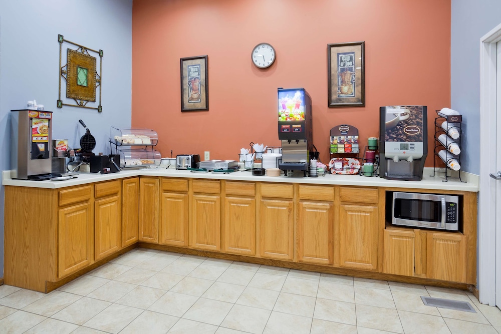 GrandStay Hotel & Suites Waseca 6/29