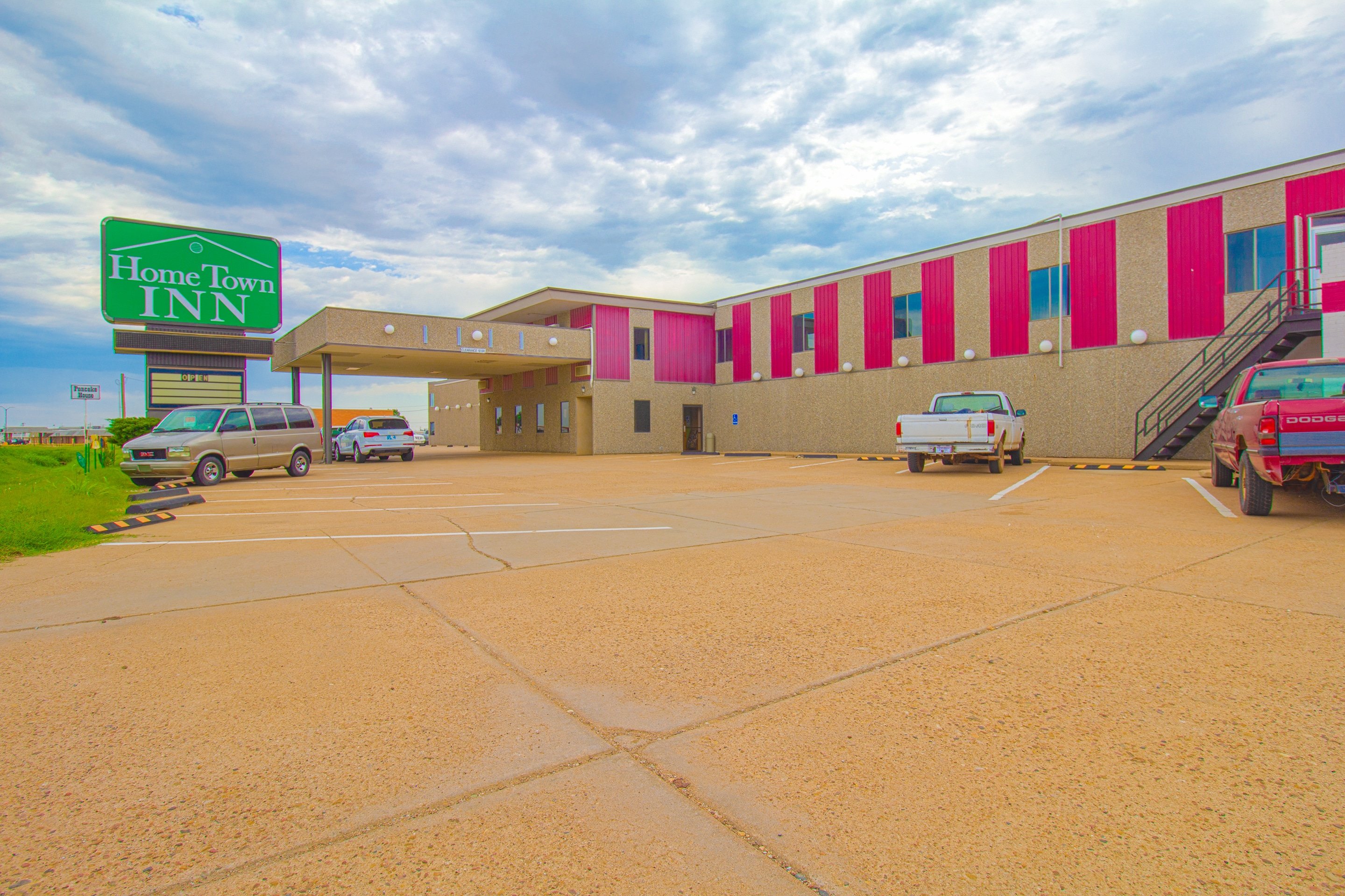 HomeTown Inn By OYO - Liberal, KS 12/27
