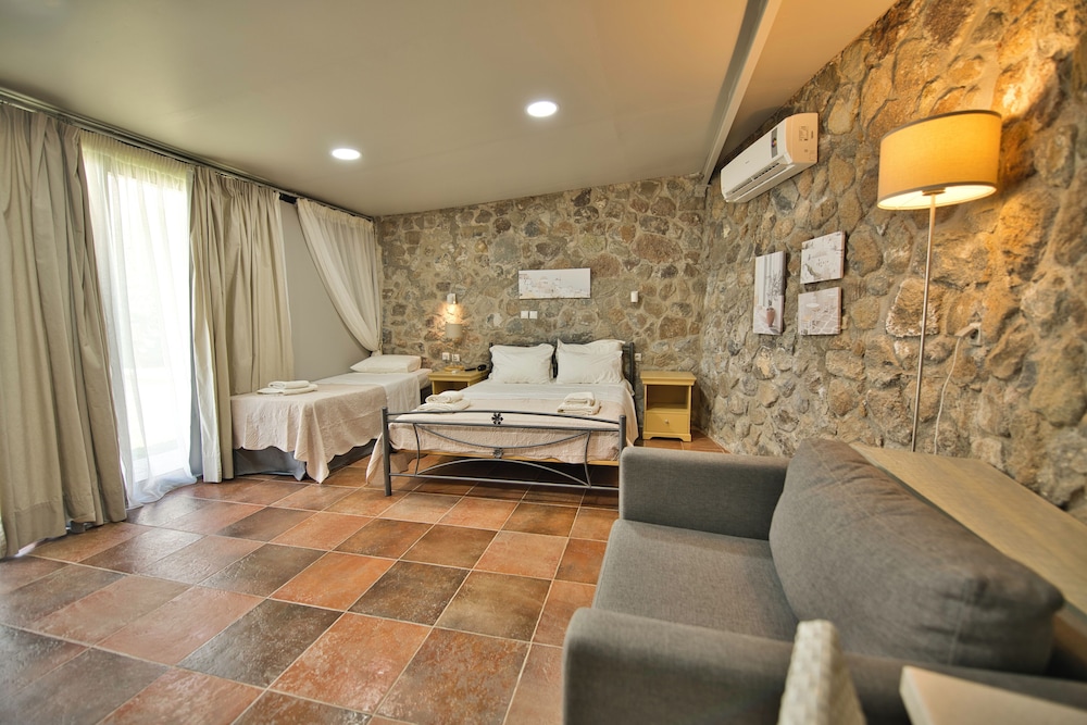 Marini Luxury Apartments And Suites 59/75