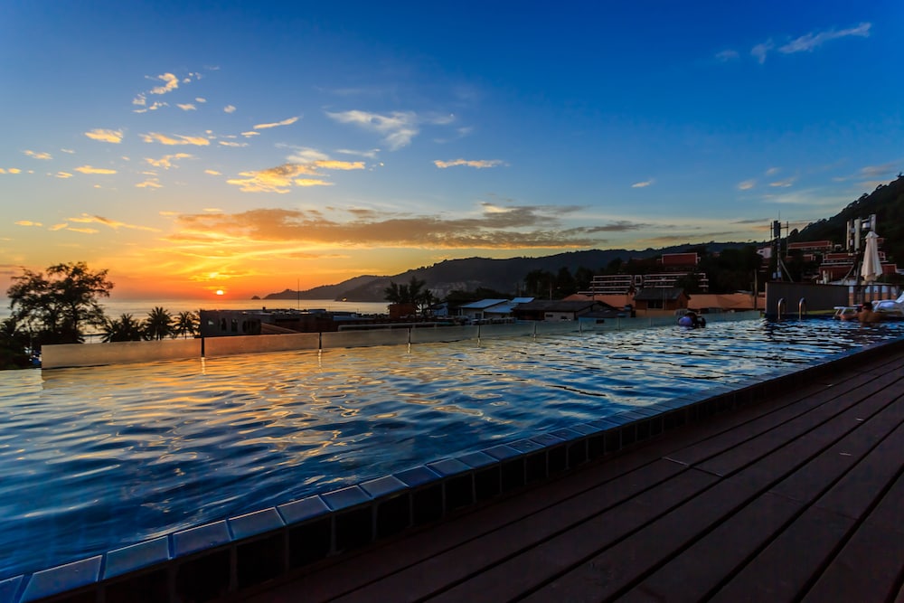 7q Patong Beach Hotel 41/49