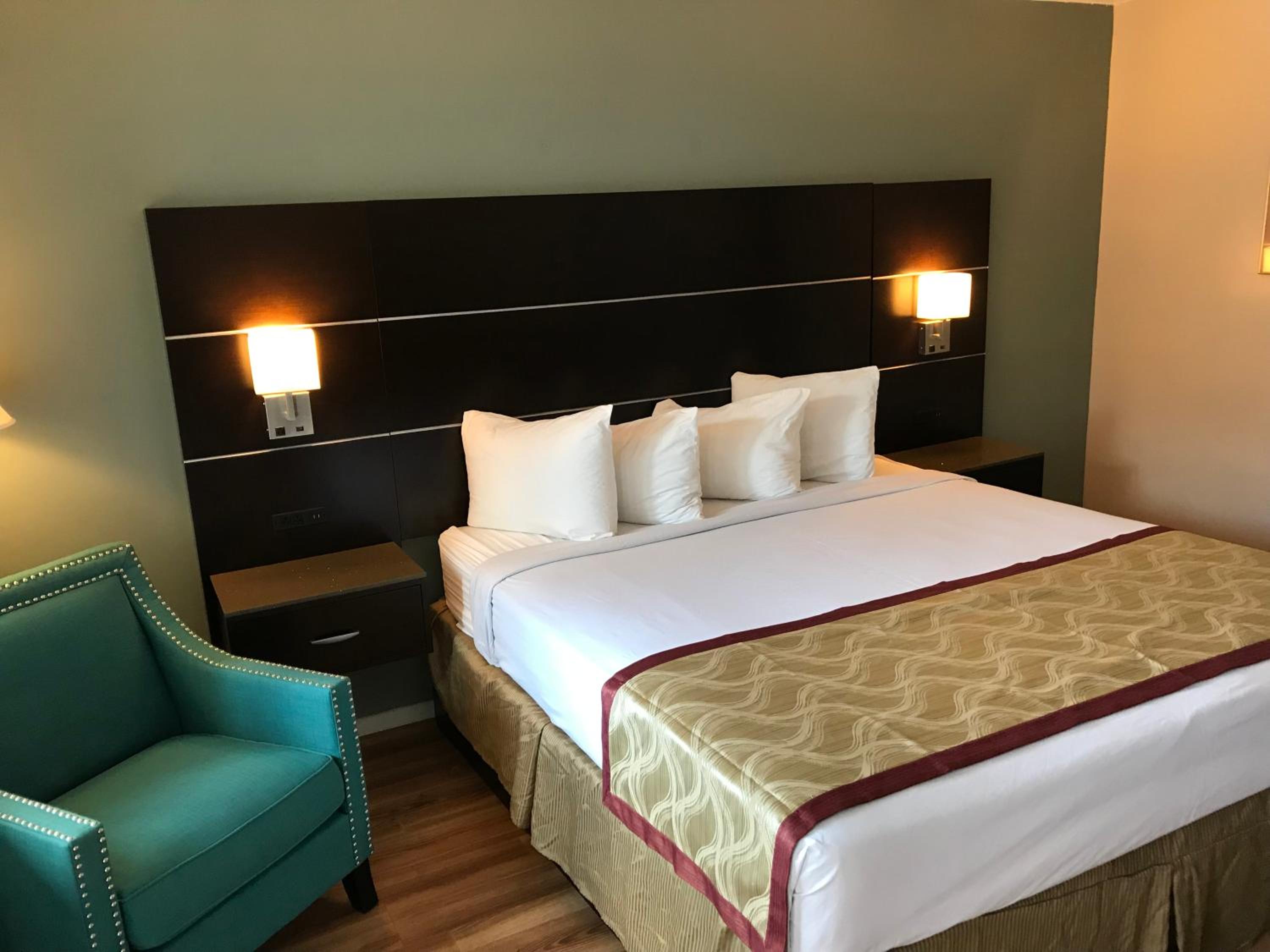 ROOM, KING BED