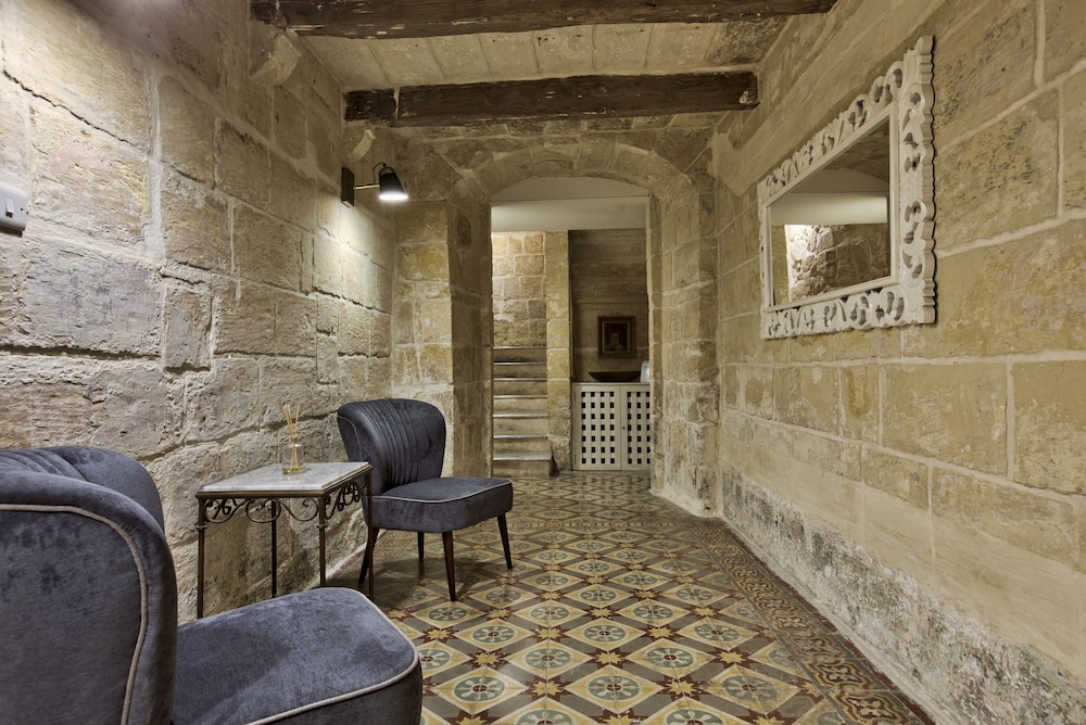 Barrakka Suites 24/50