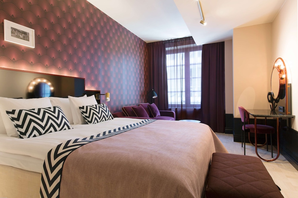 GRAND, KING BED, SOFA