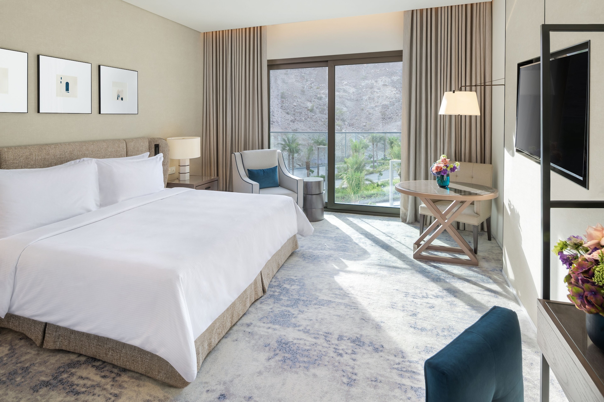 Deluxe, King Bed, Pool View