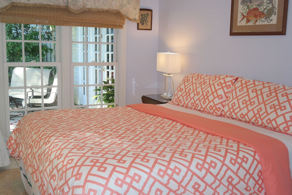 TROPICAL, SUITE