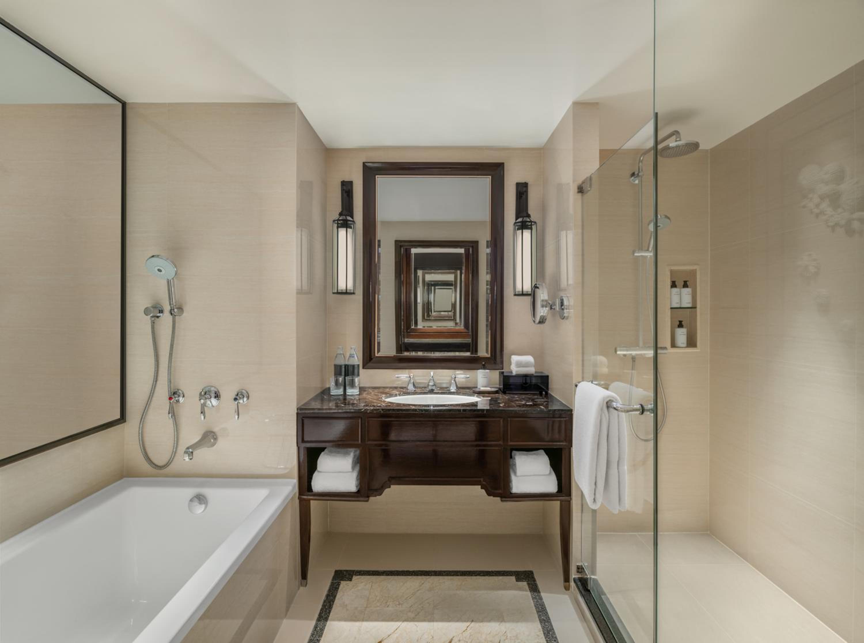 Athene, Guest Room, 2 Double Beds, City View، THE ATHENEE HOTEL, A LUXURY COLLECTION HOTEL BANGKOK 5/7
