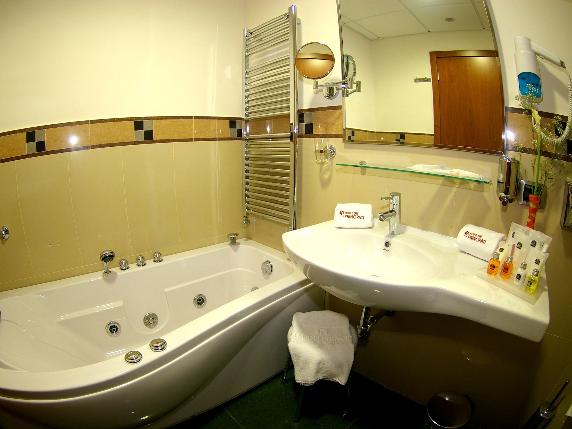 Deluxe, Triple, Double Bed, Sofa, Hotel Dei Principati 6/6