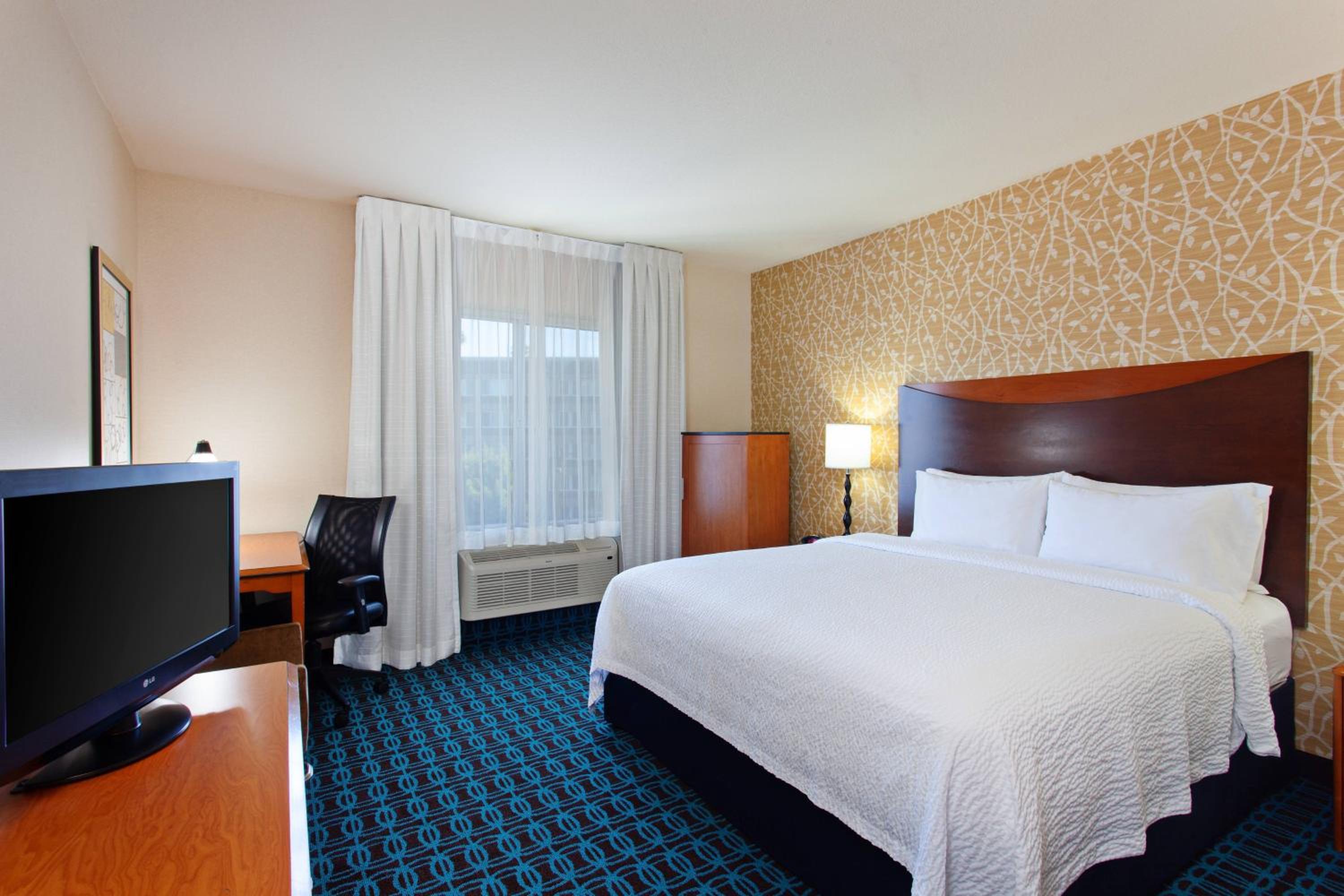 Room, King Bed, Bathtub, Accessible