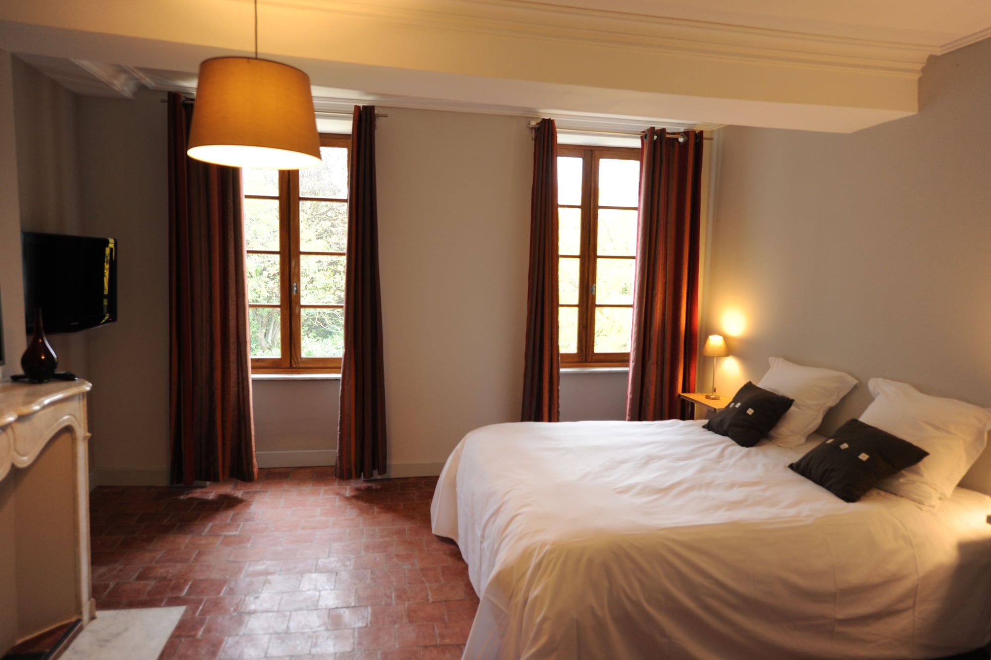 SUPERIOR, QUEEN BED
