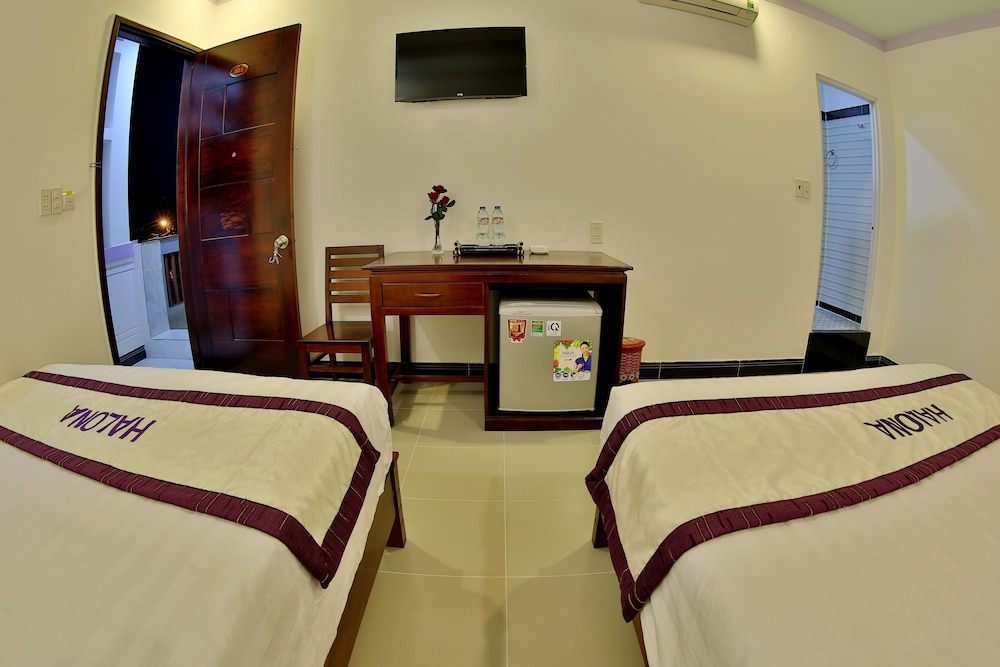 Halona Hotel 14/35