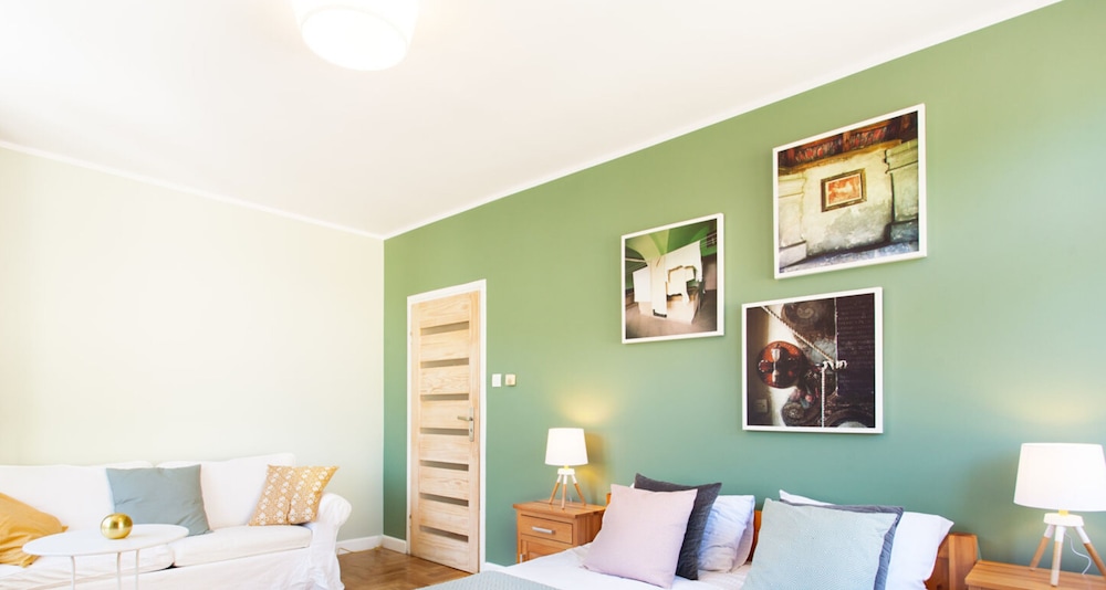 Faust And Mona Lisa Apartments 20/50