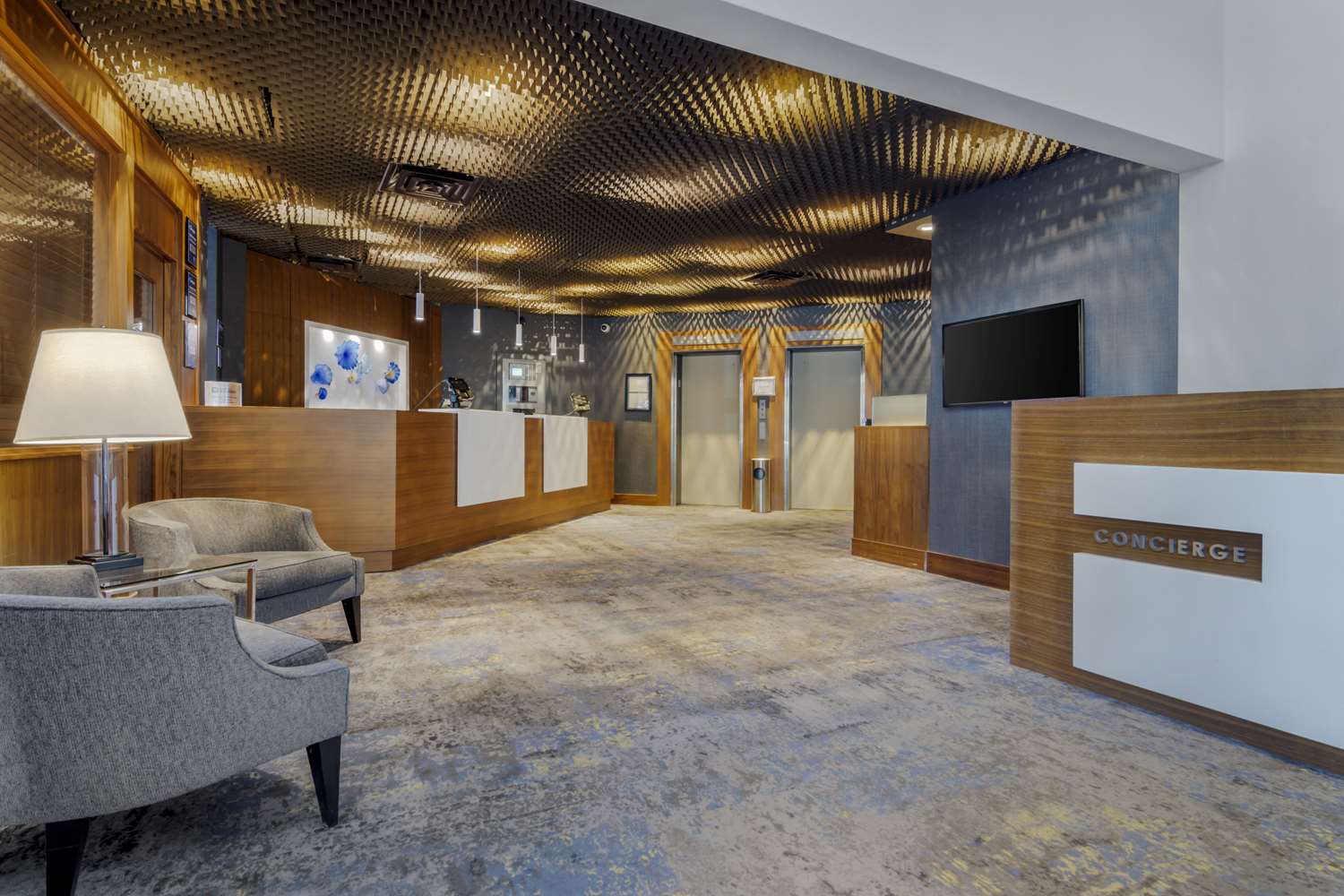 Best Western Premier Chateau Granville Hotel and Suites and Conf. Centre 57/61