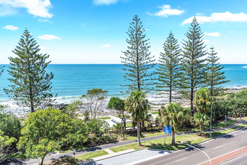 WINDWARD APARTMENTS 37/81